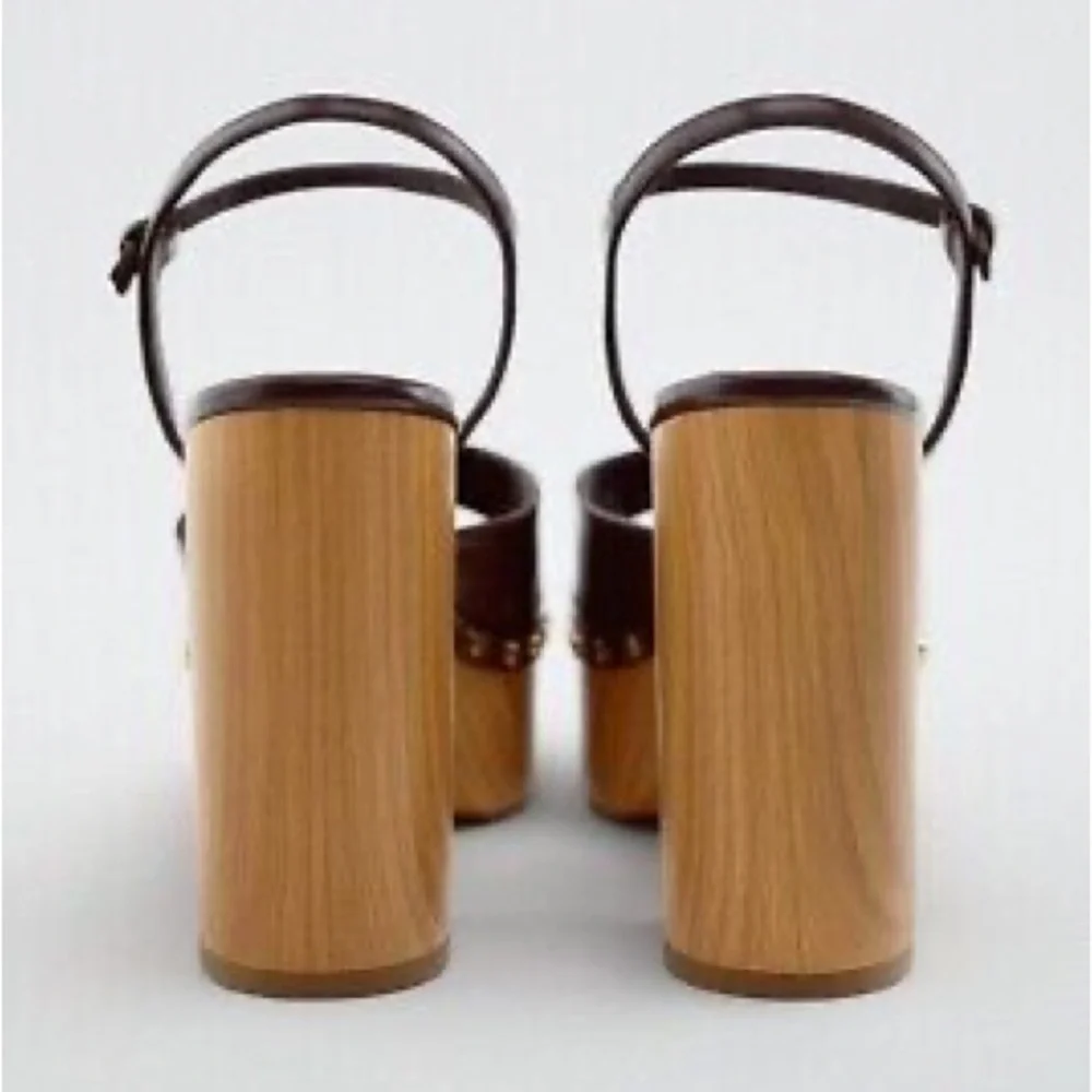 NWOT. Zara Brown Chunky Thick Heel Sandals. Size 9/EU 40.